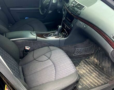 Черный Мерседес Е-Класс, объемом двигателя 1.8 л и пробегом 200 тыс. км за 8200 $, фото 4 на Automoto.ua