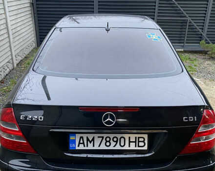 Черный Мерседес Е-Класс, объемом двигателя 2.1 л и пробегом 314 тыс. км за 8500 $, фото 1 на Automoto.ua
