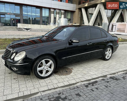Черный Мерседес Е-Класс, объемом двигателя 3 л и пробегом 400 тыс. км за 8000 $, фото 2 на Automoto.ua
