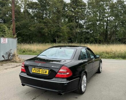 Черный Мерседес Е-Класс, объемом двигателя 3 л и пробегом 350 тыс. км за 3814 $, фото 5 на Automoto.ua