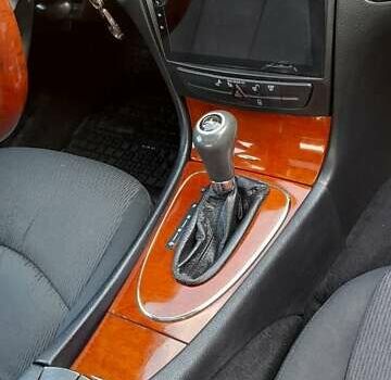 Черный Мерседес Е-Класс, объемом двигателя 2.2 л и пробегом 430 тыс. км за 3536 $, фото 8 на Automoto.ua