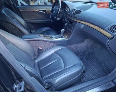 Черный Мерседес Е-Класс, объемом двигателя 3 л и пробегом 325 тыс. км за 8599 $, фото 30 на Automoto.ua