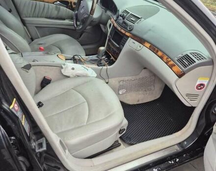 Черный Мерседес Е-Класс, объемом двигателя 3.5 л и пробегом 429 тыс. км за 6200 $, фото 3 на Automoto.ua