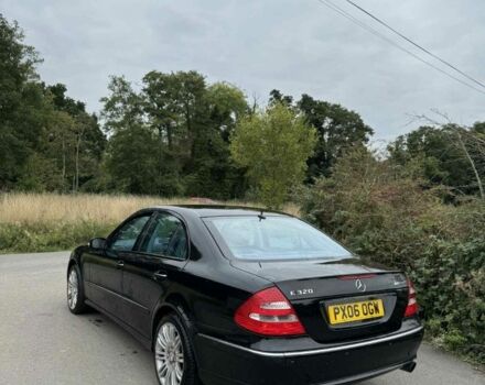 Черный Мерседес Е-Класс, объемом двигателя 3 л и пробегом 350 тыс. км за 3814 $, фото 2 на Automoto.ua