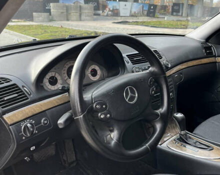 Черный Мерседес Е-Класс, объемом двигателя 3 л и пробегом 400 тыс. км за 8000 $, фото 15 на Automoto.ua