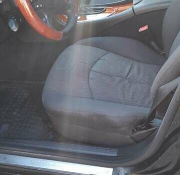 Черный Мерседес Е-Класс, объемом двигателя 2.2 л и пробегом 430 тыс. км за 3536 $, фото 1 на Automoto.ua