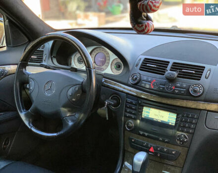 Мерседес Е-Класс 2006 в Ивано-Франковске на Automoto.ua Черный Мерседес Е-Класс, объемом двигателя 3 л и пробегом 326 тыс. км за 8200 $, фото 94 на Automoto.ua