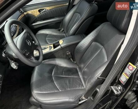 Черный Мерседес Е-Класс, объемом двигателя 3 л и пробегом 333 тыс. км за 10700 $, фото 25 на Automoto.ua