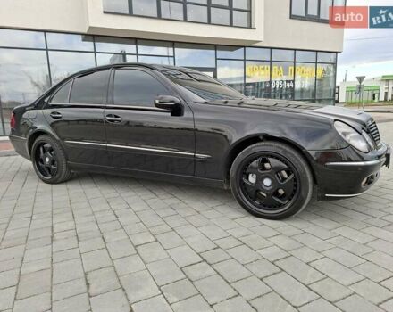 Черный Мерседес Е-Класс, объемом двигателя 3 л и пробегом 325 тыс. км за 8599 $, фото 10 на Automoto.ua