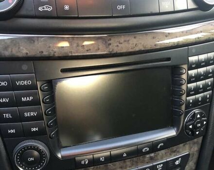 Черный Мерседес Е-Класс, объемом двигателя 1.8 л и пробегом 205 тыс. км за 9999 $, фото 22 на Automoto.ua