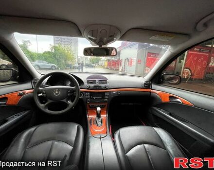 Черный Мерседес Е-Класс, объемом двигателя 1.8 л и пробегом 350 тыс. км за 4700 $, фото 1 на Automoto.ua