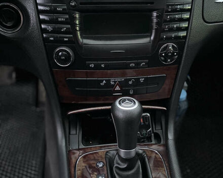 Черный Мерседес Е-Класс, объемом двигателя 2.1 л и пробегом 314 тыс. км за 8500 $, фото 9 на Automoto.ua