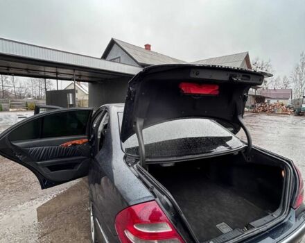 Чорний Мерседес Е-Клас, об'ємом двигуна 3 л та пробігом 435 тис. км за 3850 $, фото 4 на Automoto.ua