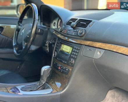 Мерседес Е-Класс 2006 в Ивано-Франковске на Automoto.ua Черный Мерседес Е-Класс, объемом двигателя 3 л и пробегом 326 тыс. км за 8200 $, фото 101 на Automoto.ua