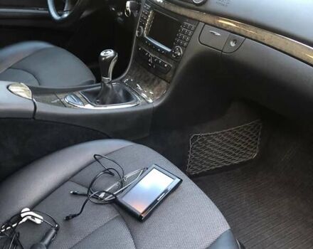 Черный Мерседес Е-Класс, объемом двигателя 1.8 л и пробегом 205 тыс. км за 9999 $, фото 36 на Automoto.ua