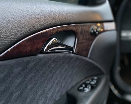 Черный Мерседес Е-Класс, объемом двигателя 2.1 л и пробегом 314 тыс. км за 8500 $, фото 13 на Automoto.ua