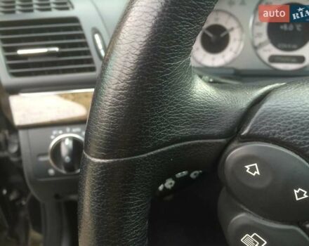 Черный Мерседес Е-Класс, объемом двигателя 1.8 л и пробегом 205 тыс. км за 9999 $, фото 2 на Automoto.ua