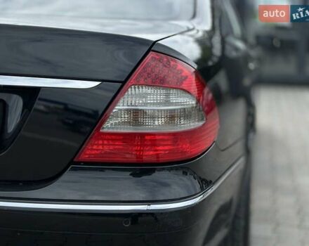 Черный Мерседес Е-Класс, объемом двигателя 3 л и пробегом 333 тыс. км за 10700 $, фото 15 на Automoto.ua