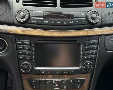 Черный Мерседес Е-Класс, объемом двигателя 3 л и пробегом 333 тыс. км за 10700 $, фото 28 на Automoto.ua