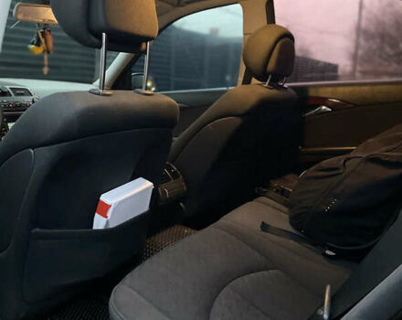 Черный Мерседес Е-Класс, объемом двигателя 2.1 л и пробегом 314 тыс. км за 8500 $, фото 14 на Automoto.ua