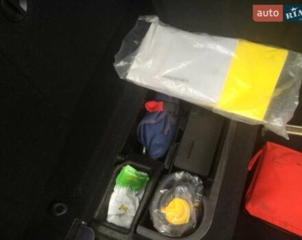 Черный Мерседес Е-Класс, объемом двигателя 1.8 л и пробегом 205 тыс. км за 9999 $, фото 5 на Automoto.ua