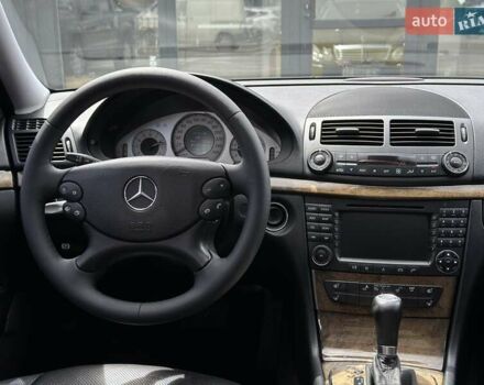 Черный Мерседес Е-Класс, объемом двигателя 3 л и пробегом 333 тыс. км за 10700 $, фото 30 на Automoto.ua