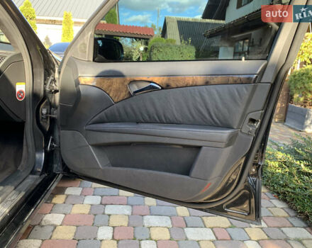 Мерседес Е-Класс 2006 в Ивано-Франковске на Automoto.ua Черный Мерседес Е-Класс, объемом двигателя 3 л и пробегом 326 тыс. км за 8200 $, фото 95 на Automoto.ua