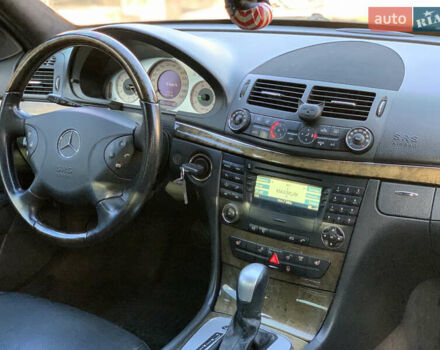 Мерседес Е-Класс 2006 в Ивано-Франковске на Automoto.ua Черный Мерседес Е-Класс, объемом двигателя 3 л и пробегом 326 тыс. км за 8200 $, фото 93 на Automoto.ua