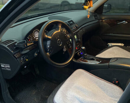 Черный Мерседес Е-Класс, объемом двигателя 2.1 л и пробегом 314 тыс. км за 8500 $, фото 16 на Automoto.ua