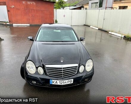 Черный Мерседес Е-Класс, объемом двигателя 1.8 л и пробегом 350 тыс. км за 4700 $, фото 3 на Automoto.ua