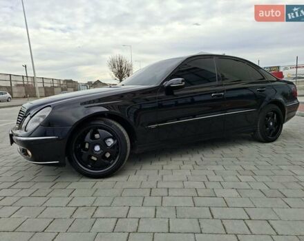 Черный Мерседес Е-Класс, объемом двигателя 3 л и пробегом 325 тыс. км за 8599 $, фото 5 на Automoto.ua