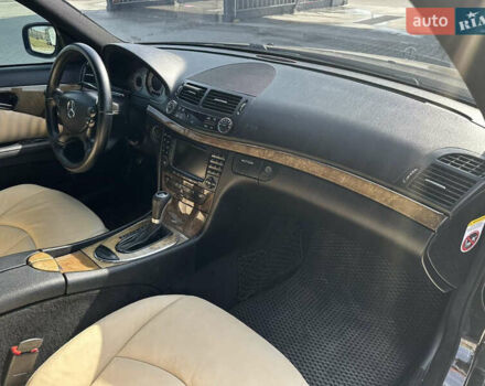 Чорний Мерседес Е-Клас, об'ємом двигуна 3 л та пробігом 295 тис. км за 9499 $, фото 16 на Automoto.ua