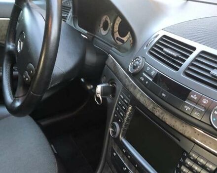Черный Мерседес Е-Класс, объемом двигателя 1.8 л и пробегом 205 тыс. км за 9999 $, фото 38 на Automoto.ua