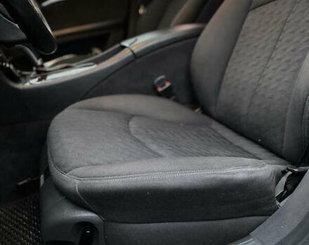 Черный Мерседес Е-Класс, объемом двигателя 2.1 л и пробегом 314 тыс. км за 8500 $, фото 11 на Automoto.ua