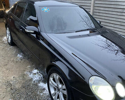 Черный Мерседес Е-Класс, объемом двигателя 2.1 л и пробегом 314 тыс. км за 8500 $, фото 5 на Automoto.ua