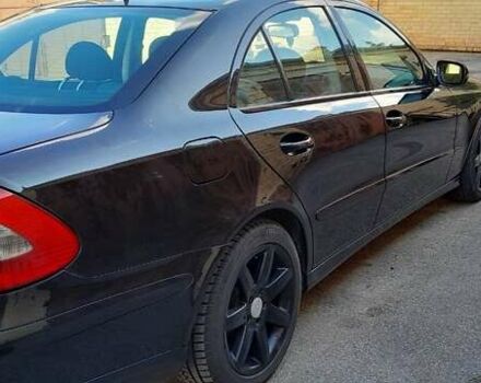 Черный Мерседес Е-Класс, объемом двигателя 2.2 л и пробегом 430 тыс. км за 3536 $, фото 2 на Automoto.ua