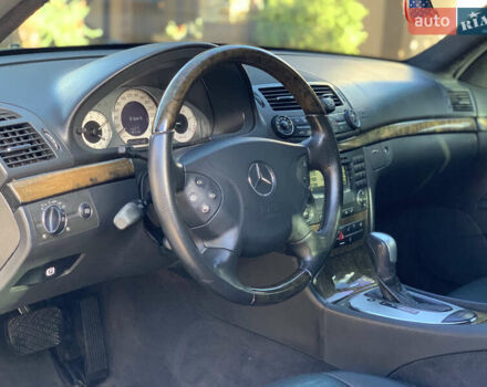 Мерседес Е-Класс 2006 в Ивано-Франковске на Automoto.ua Черный Мерседес Е-Класс, объемом двигателя 3 л и пробегом 326 тыс. км за 8200 $, фото 64 на Automoto.ua