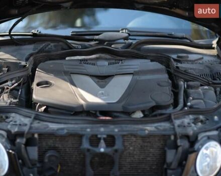 Черный Мерседес Е-Класс, объемом двигателя 2.9 л и пробегом 295 тыс. км за 9800 $, фото 7 на Automoto.ua