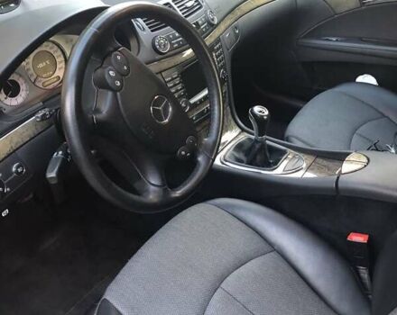 Черный Мерседес Е-Класс, объемом двигателя 1.8 л и пробегом 205 тыс. км за 9999 $, фото 21 на Automoto.ua