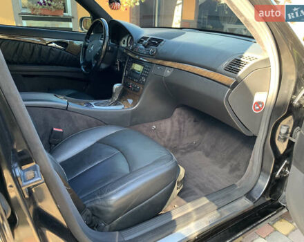 Мерседес Е-Класс 2006 в Ивано-Франковске на Automoto.ua Черный Мерседес Е-Класс, объемом двигателя 3 л и пробегом 326 тыс. км за 8200 $, фото 108 на Automoto.ua