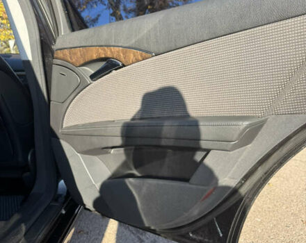 Мерседес Е-Класс 2006 в Чернигове на Automoto.ua Черный Мерседес Е-Класс, объемом двигателя 2.99 л и пробегом 355 тыс. км за 9299 $, фото 25 на Automoto.ua