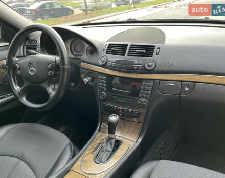 Черный Мерседес Е-Класс, объемом двигателя 3 л и пробегом 400 тыс. км за 8000 $, фото 13 на Automoto.ua