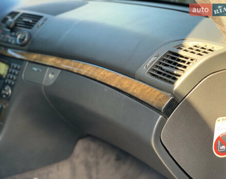 Мерседес Е-Класс 2006 в Ивано-Франковске на Automoto.ua Черный Мерседес Е-Класс, объемом двигателя 3 л и пробегом 326 тыс. км за 8200 $, фото 100 на Automoto.ua