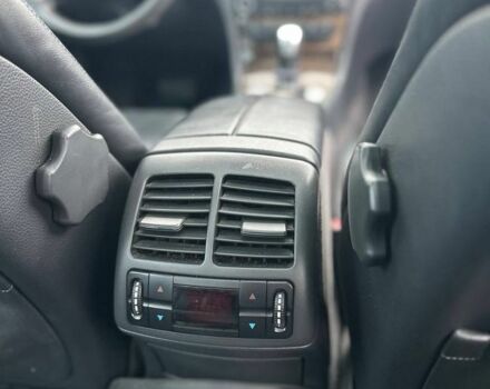 Черный Мерседес Е-Класс, объемом двигателя 3.2 л и пробегом 310 тыс. км за 4800 $, фото 9 на Automoto.ua