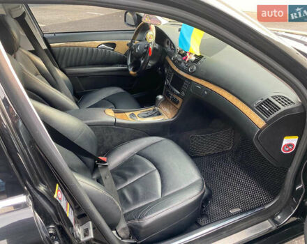 Чорний Мерседес Е-Клас, об'ємом двигуна 2.15 л та пробігом 370 тис. км за 10800 $, фото 2 на Automoto.ua