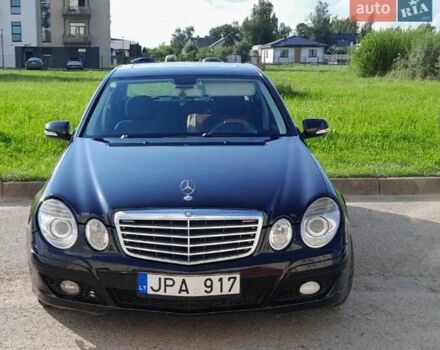 Черный Мерседес Е-Класс, объемом двигателя 2.2 л и пробегом 430 тыс. км за 3536 $, фото 9 на Automoto.ua