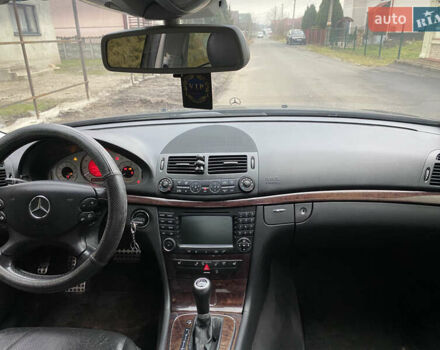 Чорний Мерседес Е-Клас, об'ємом двигуна 3 л та пробігом 252 тис. км за 6200 $, фото 12 на Automoto.ua