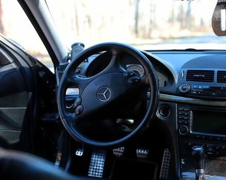 Чорний Мерседес Е-Клас, об'ємом двигуна 3 л та пробігом 293 тис. км за 9700 $, фото 5 на Automoto.ua