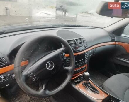 Черный Мерседес Е-Класс, объемом двигателя 1.8 л и пробегом 400 тыс. км за 6700 $, фото 10 на Automoto.ua