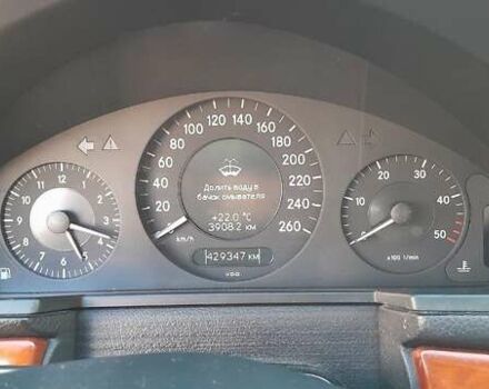 Черный Мерседес Е-Класс, объемом двигателя 2.2 л и пробегом 430 тыс. км за 3536 $, фото 7 на Automoto.ua